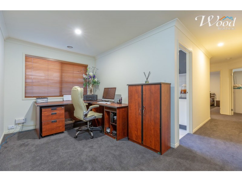 31 Chafia Place, Lavington NSW 2641