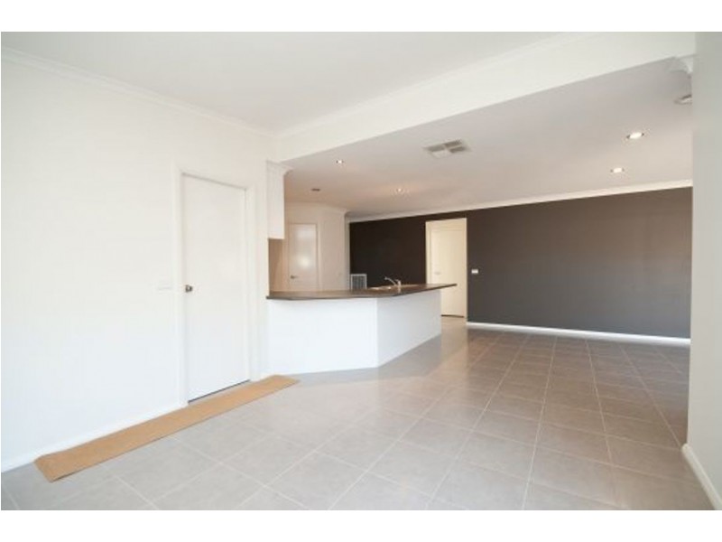 4 Willaroo Street, Thurgoona NSW 2640