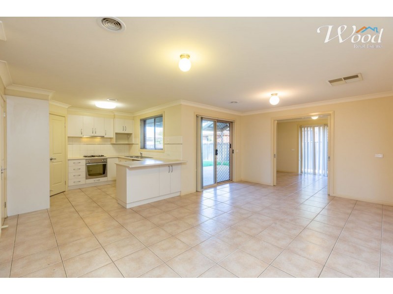 4 Guthega Court, Thurgoona NSW 2640