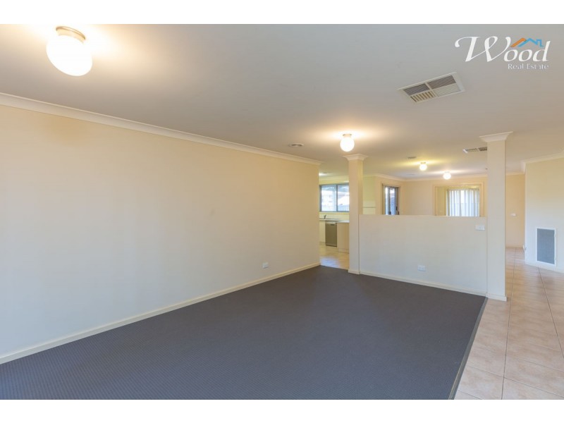 4 Guthega Court, Thurgoona NSW 2640