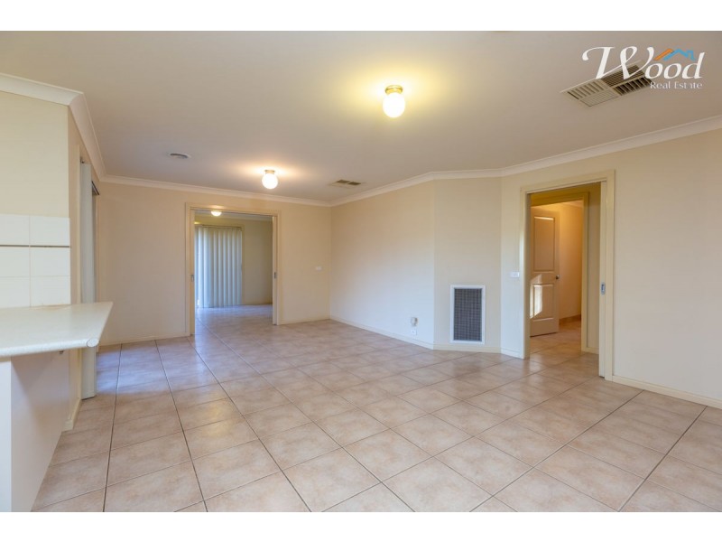 4 Guthega Court, Thurgoona NSW 2640