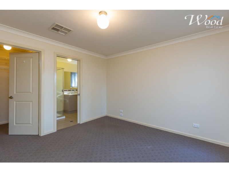 4 Guthega Court, Thurgoona NSW 2640