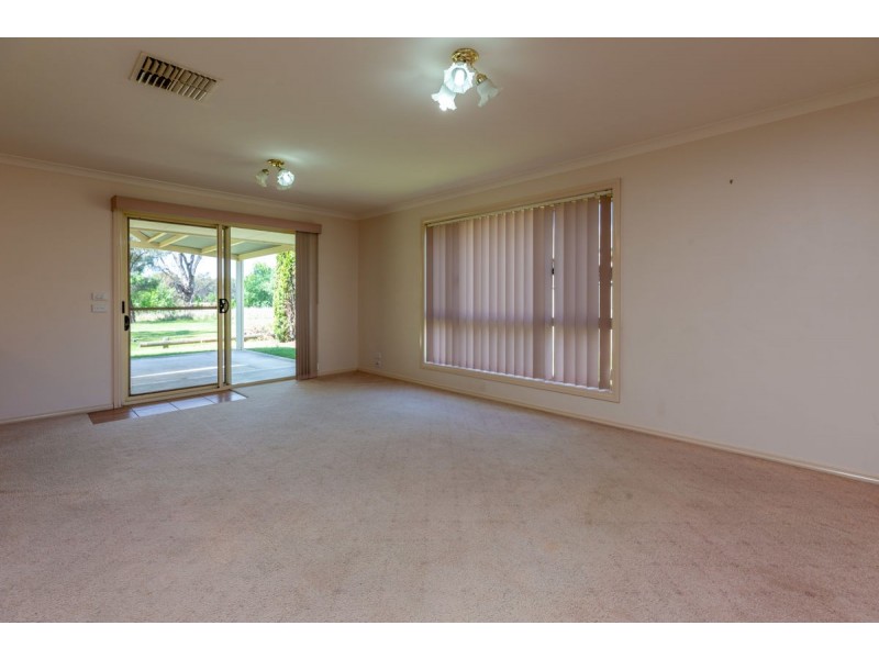 21 The Dale, Thurgoona NSW 2640