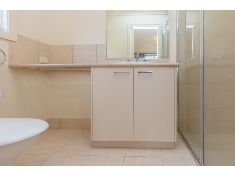 104 Hotham Circuit, Thurgoona NSW 2640