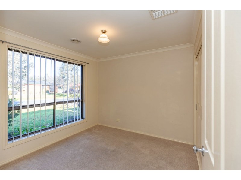 104 Hotham Circuit, Thurgoona NSW 2640