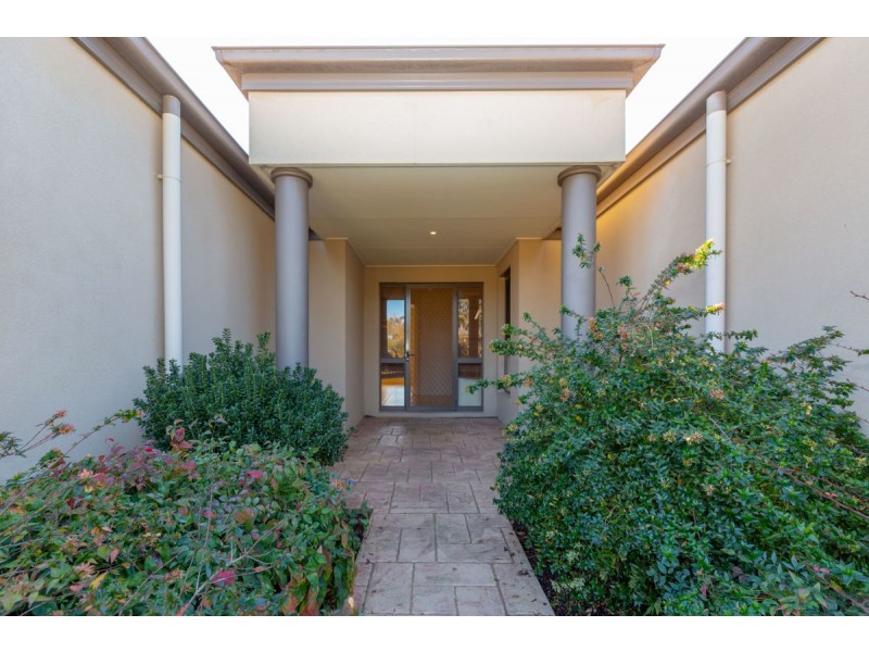104 Hotham Circuit, Thurgoona NSW 2640