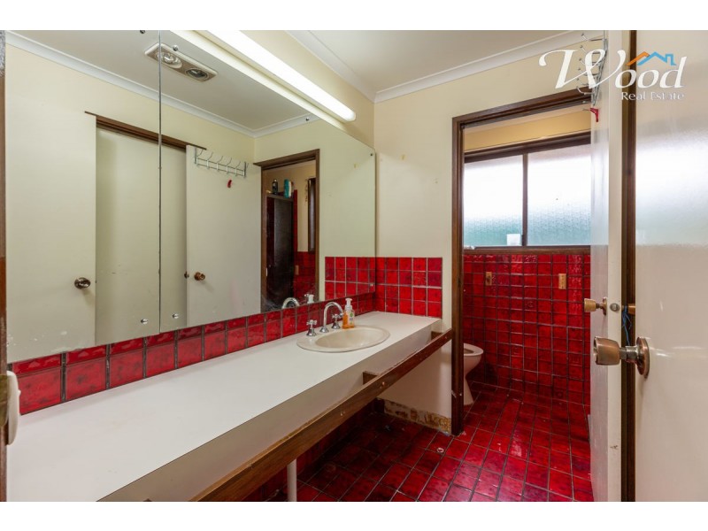 562 Iluka Crescent, Lavington NSW 2641