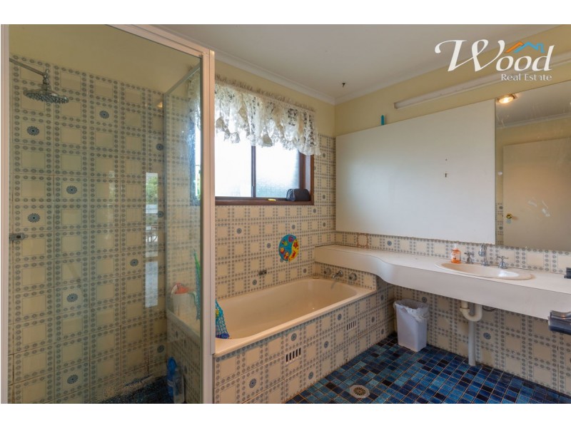 562 Iluka Crescent, Lavington NSW 2641