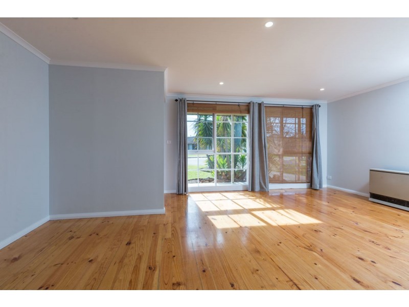 325 Haines Court, Lavington NSW 2641