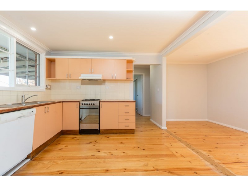 325 Haines Court, Lavington NSW 2641