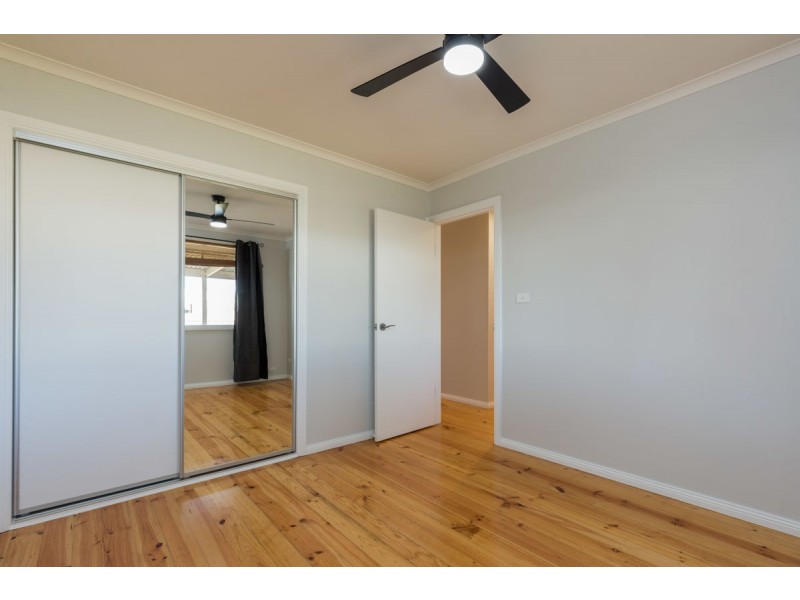 325 Haines Court, Lavington NSW 2641