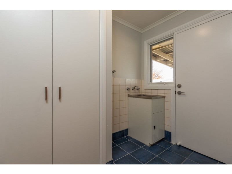 325 Haines Court, Lavington NSW 2641