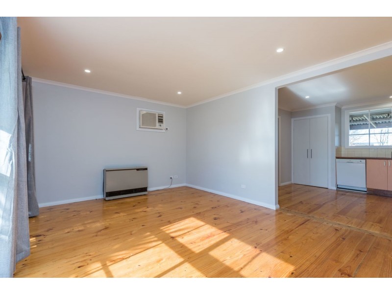 325 Haines Court, Lavington NSW 2641