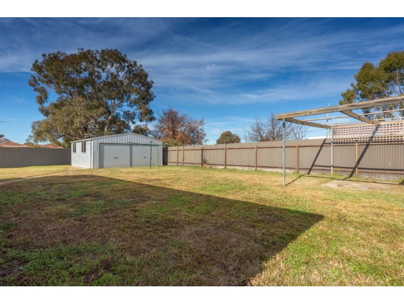 325 Haines Court, Lavington NSW 2641