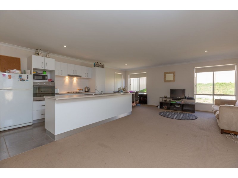 16 O’Shea Street, Lavington NSW 2641