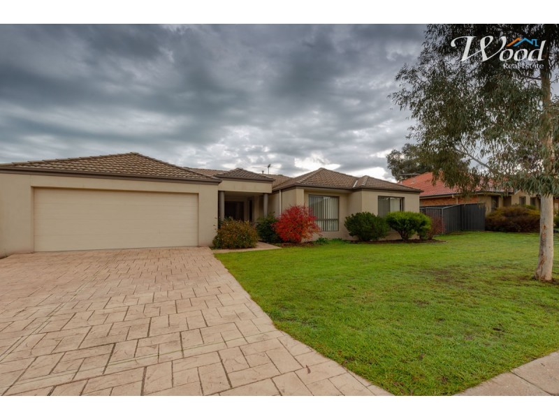 104 Hotham Circuit, Thurgoona NSW 2640