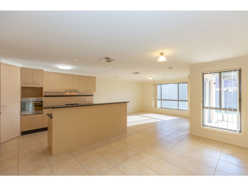 104 Hotham Circuit, Thurgoona NSW 2640