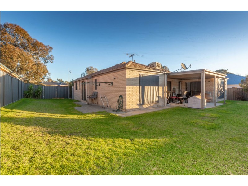 104 Hotham Circuit, Thurgoona NSW 2640