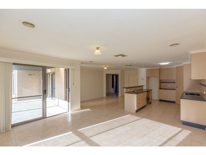 104 Hotham Circuit, Thurgoona NSW 2640