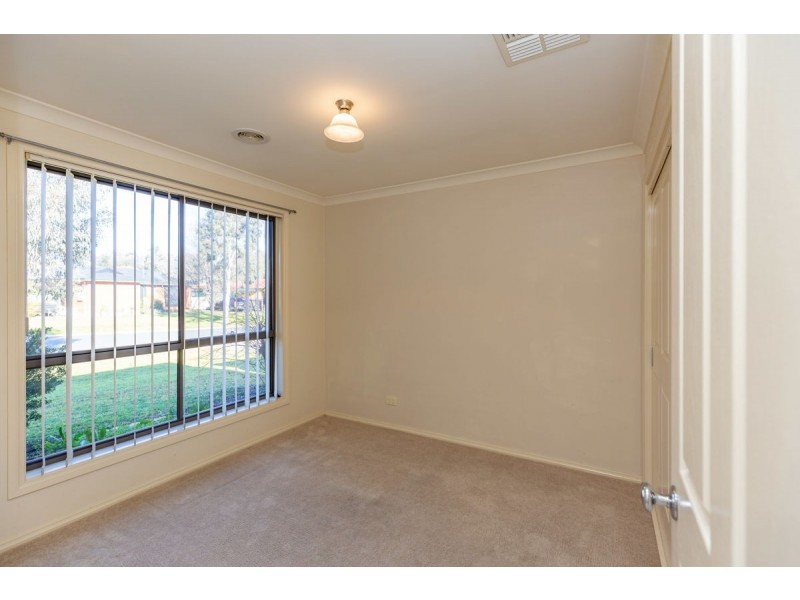 104 Hotham Circuit, Thurgoona NSW 2640