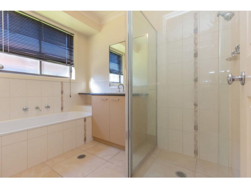 104 Hotham Circuit, Thurgoona NSW 2640