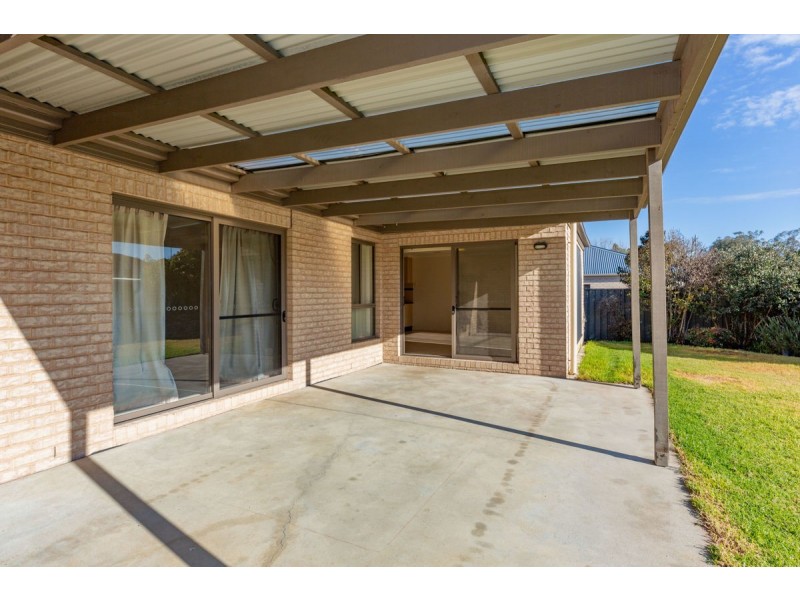104 Hotham Circuit, Thurgoona NSW 2640