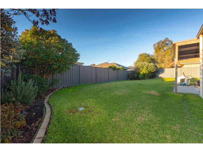 104 Hotham Circuit, Thurgoona NSW 2640