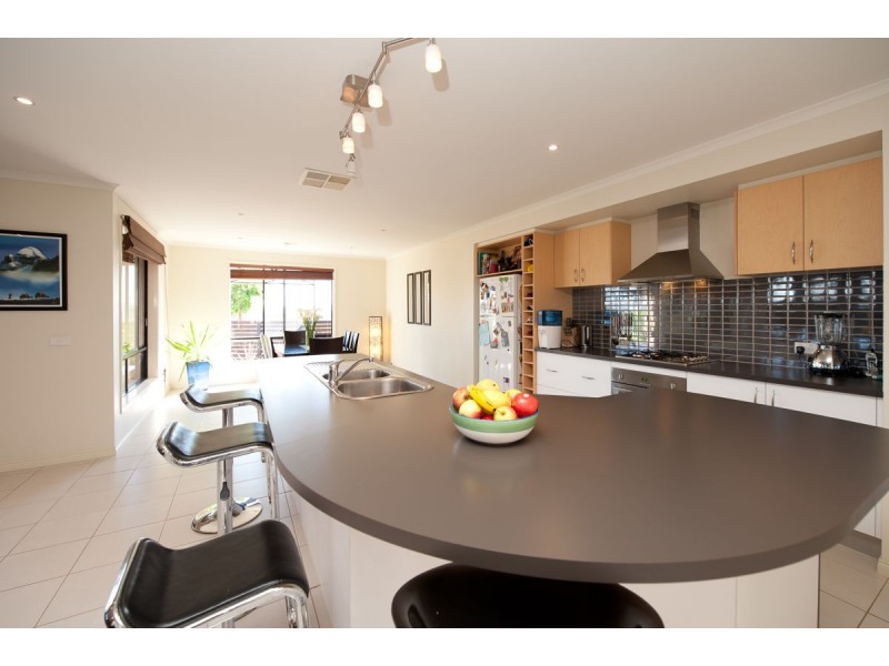 18 Rosewood Court, Thurgoona NSW 2640