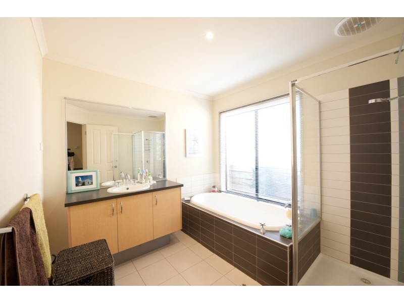 18 Rosewood Court, Thurgoona NSW 2640