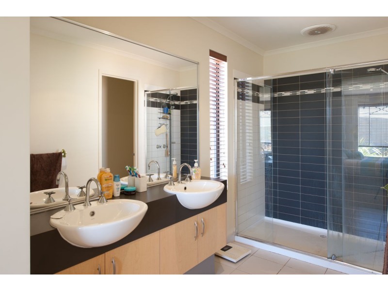 18 Rosewood Court, Thurgoona NSW 2640