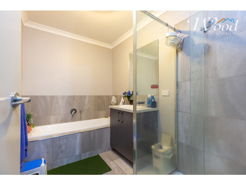 4 Paddlesteamer Court, Thurgoona NSW 2640