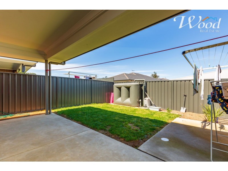 4 Paddlesteamer Court, Thurgoona NSW 2640