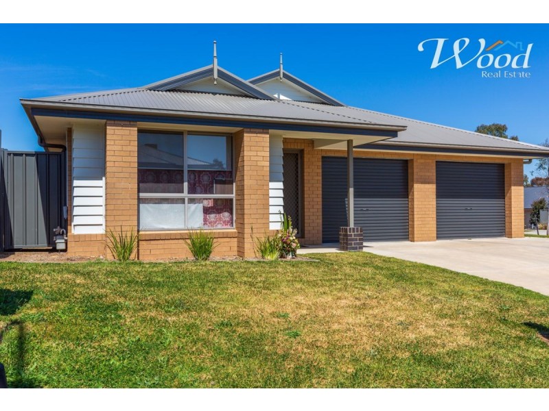 4 Paddlesteamer Court, Thurgoona NSW 2640