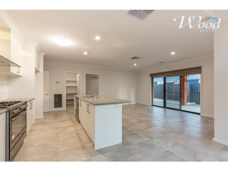 1 Wills Crt, Thurgoona NSW 2640