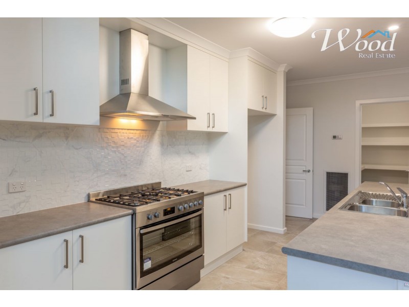 1 Wills Crt, Thurgoona NSW 2640