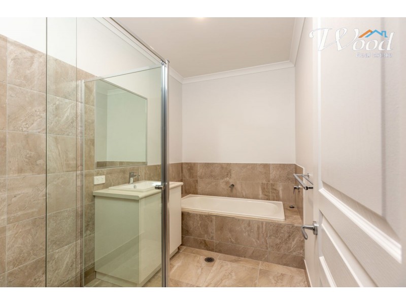 1 Wills Crt, Thurgoona NSW 2640