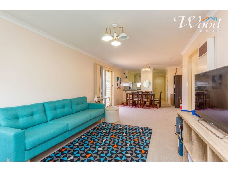 4/2 Owen Court, Lavington NSW 2641