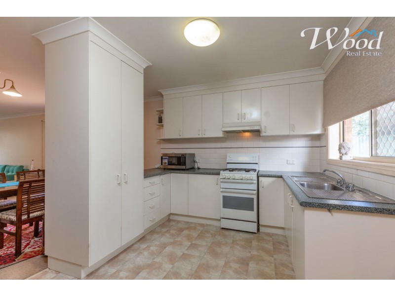 4/2 Owen Court, Lavington NSW 2641