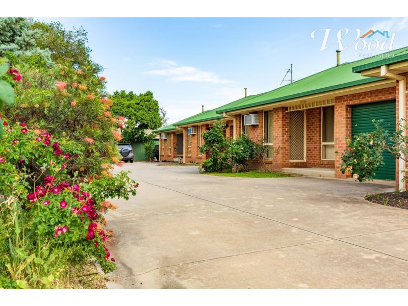 4/2 Owen Court, Lavington NSW 2641