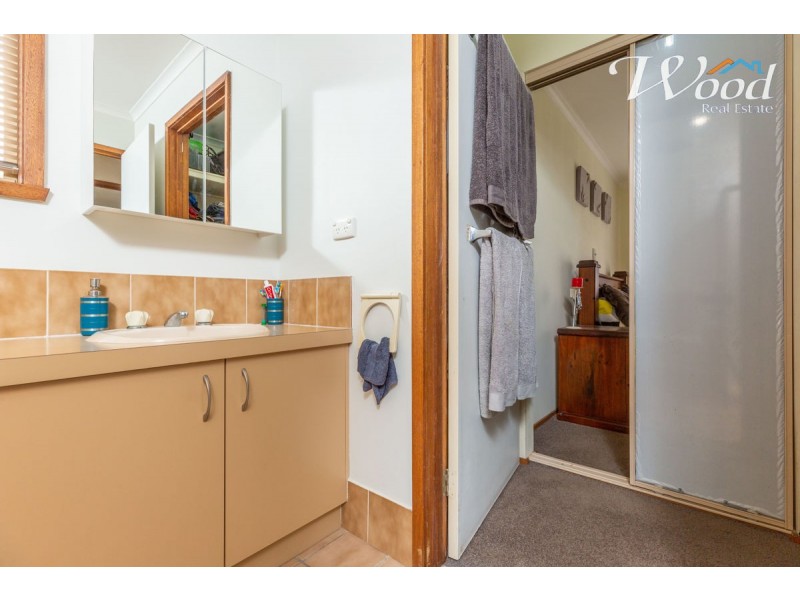 2 Boree Crt, Thurgoona NSW 2640