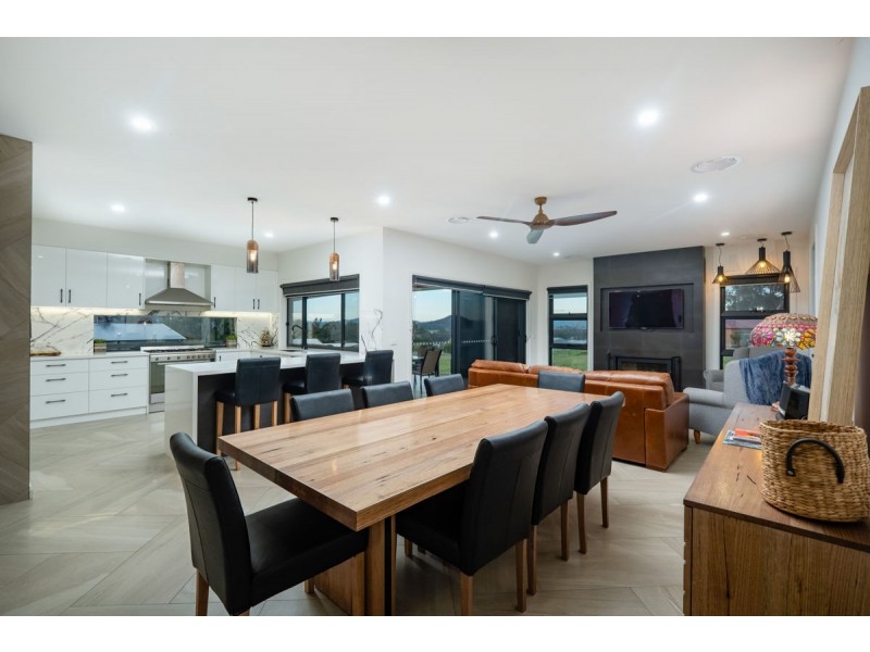 1484 Table Top Road, Table Top NSW 2640