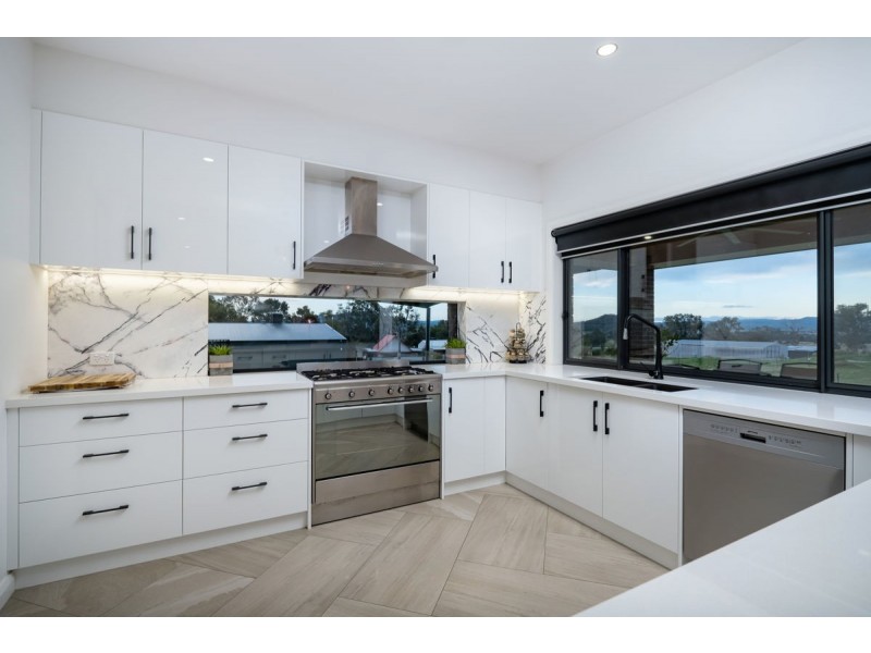 1484 Table Top Road, Table Top NSW 2640