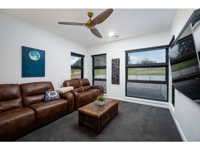 1484 Table Top Road, Table Top NSW 2640