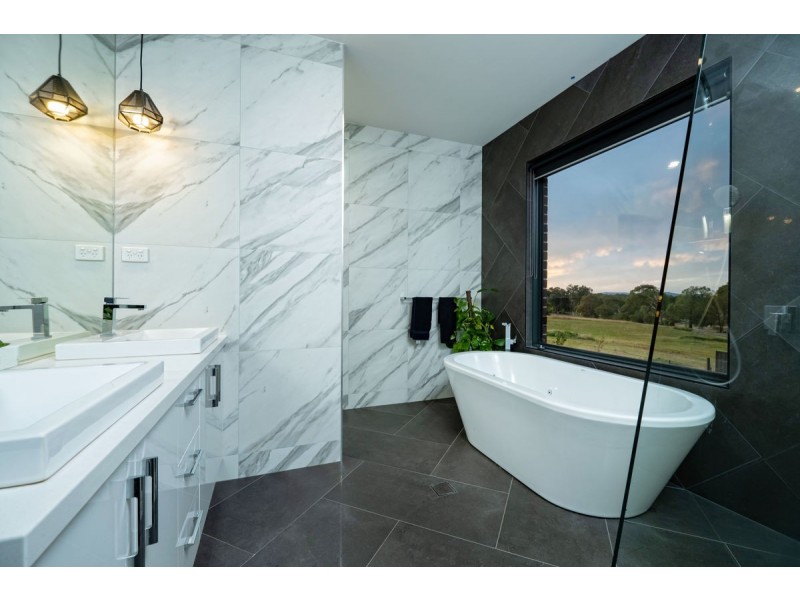 1484 Table Top Road, Table Top NSW 2640