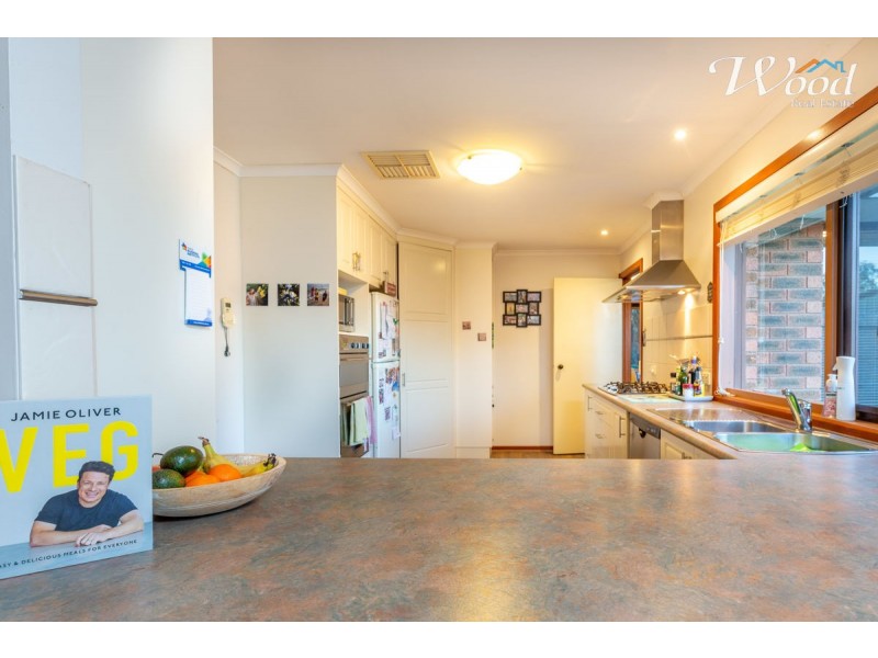 2 Gleneagles Crt, Thurgoona NSW 2640