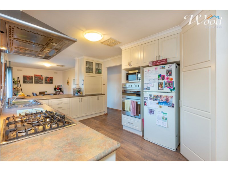 2 Gleneagles Crt, Thurgoona NSW 2640