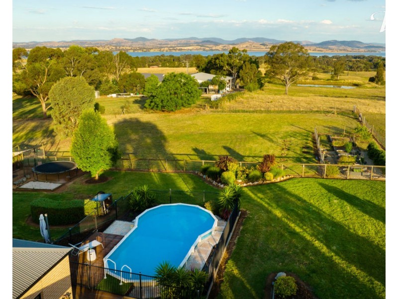 27 Eagle Rise Rd, Table Top NSW 2640