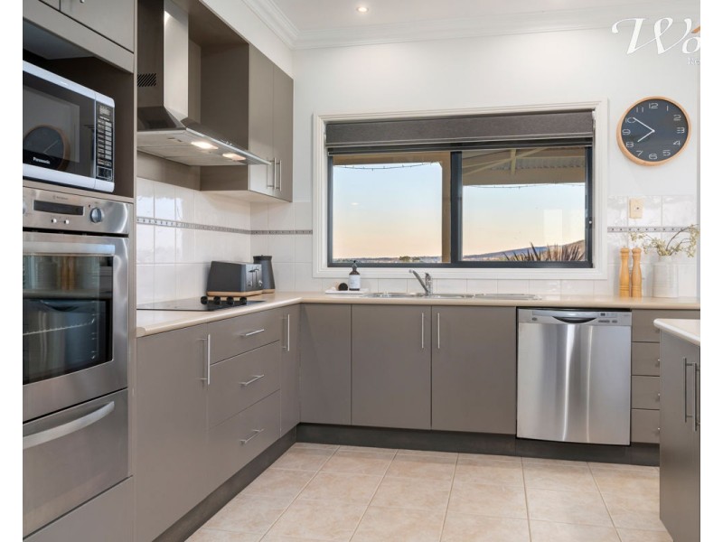27 Eagle Rise Rd, Table Top NSW 2640