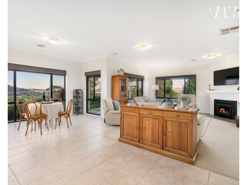 27 Eagle Rise Rd, Table Top NSW 2640
