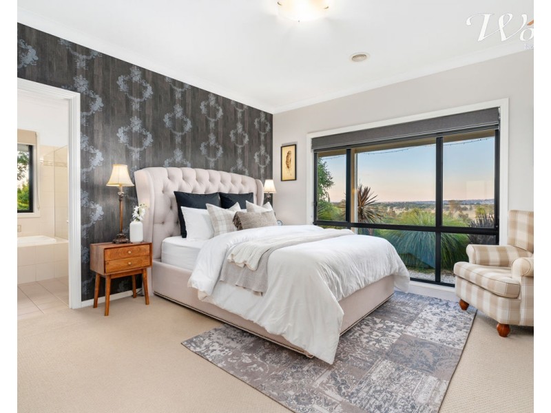 27 Eagle Rise Rd, Table Top NSW 2640